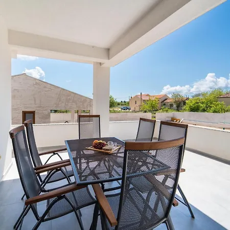 Cozy In Glavica With Kitchen Vakantiehuis