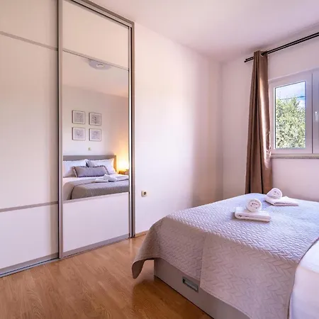Vakantiehuis Cozy In Glavica With Kitchen *