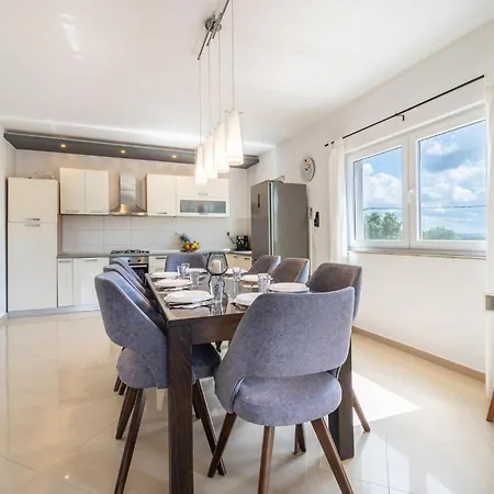 Cozy In Glavica With Kitchen Vakantiehuis Donje Rastane
