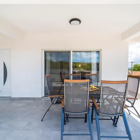 Holiday home Cozy In Glavica With Kitchen Donje Rastane
