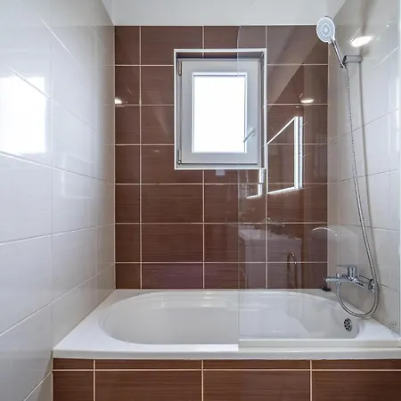 Cozy In Glavica With Kitchen Holiday home