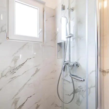 Holiday home Cozy In Glavica With Kitchen Donje Rastane